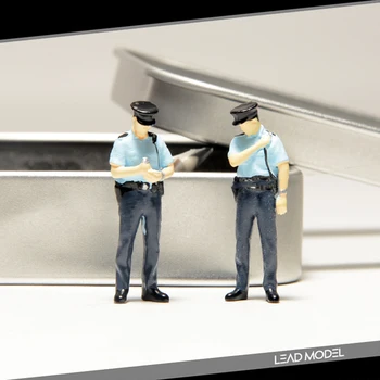 2шт Мужские фигурки полицейского в масштабе 1:64, модель, аксессуары для сцены, кукла-персонаж из смолы, игрушка